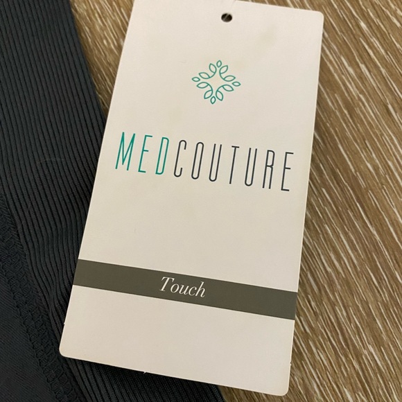 Med Couture Touch Scrub Top in Pewter (size M) - Picture 4 of 7